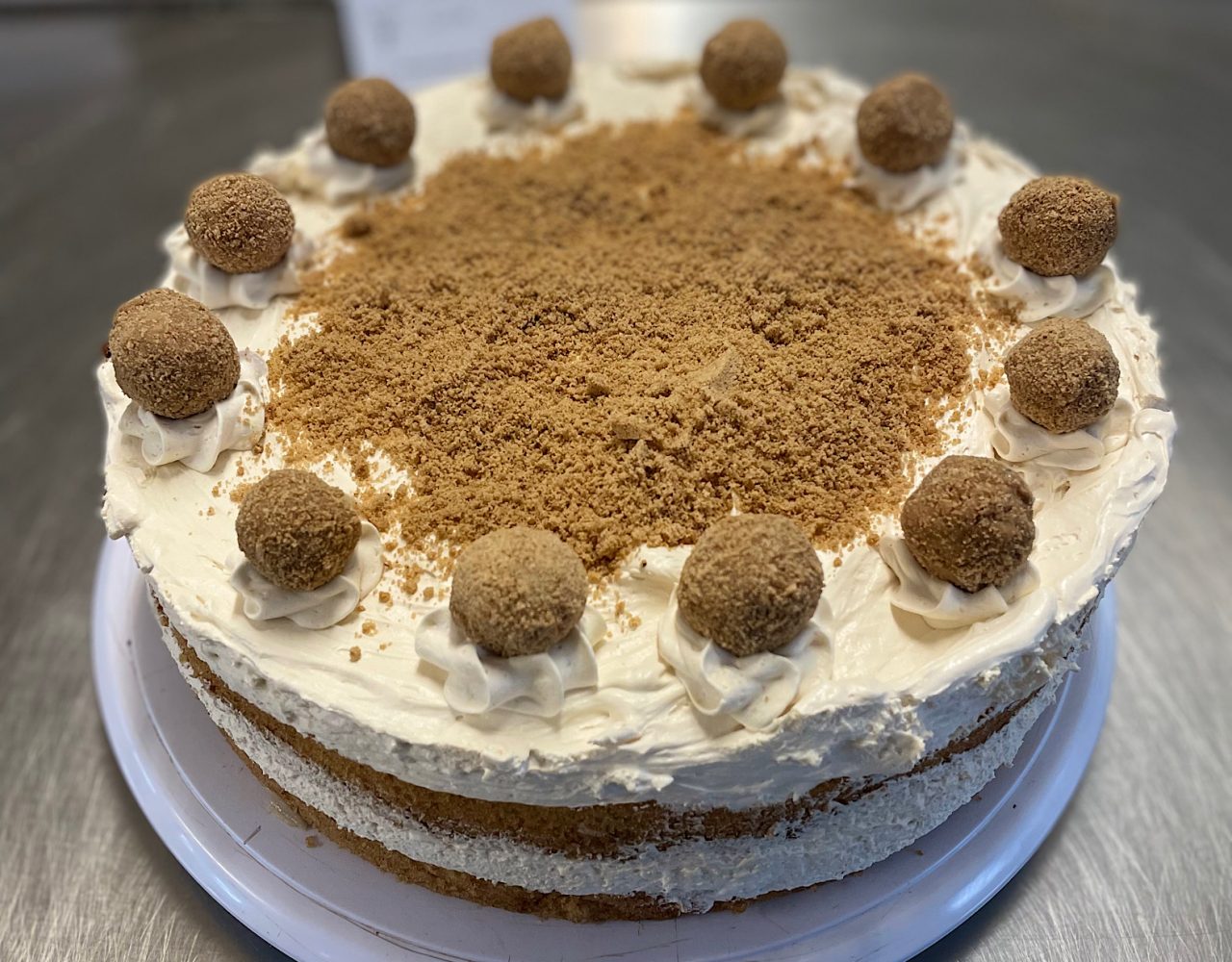 Kokos-Torte mit Kokospralinen - Leckerschmecker Küchenfee